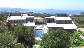 Villa avec piscine et belle vue mer proche des plages et commerces